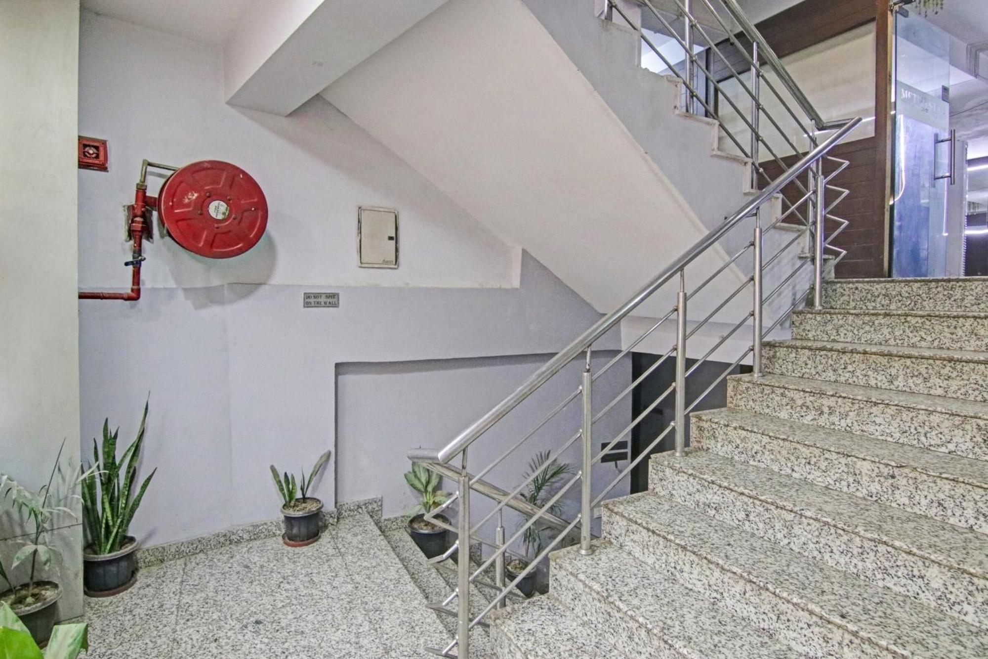 Hotel O Flagship Hotel Metro Star Near Lotus Temple Nova Deli Exterior foto